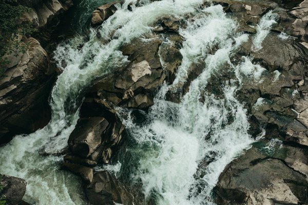 Gourde filtrante : transformez l'eau non potable en potable !